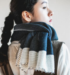 もじりツートンウールマフラー人物着用画像