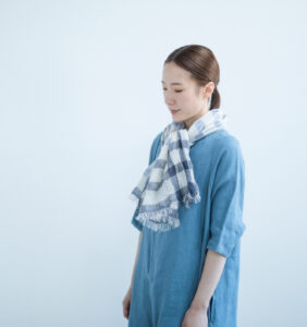 SHIBO リネンコットンイージーショール着用画像