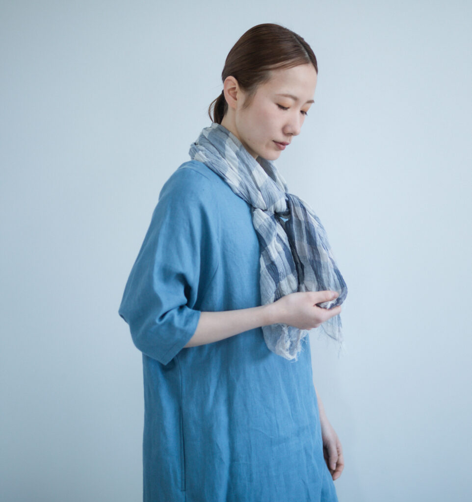 SHIBO リネンコットンイージーショール着用画像