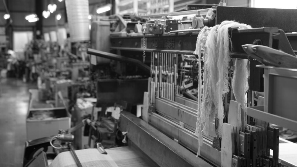 リネンコットンスラブ　レーススヌードを織る織機「村秀」の画像