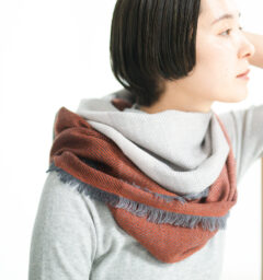AYAウールグラデーションスヌード着用画像