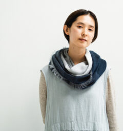 AYAウールグラデーションスヌード着用画像