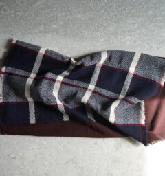 NECKABLE ウールスヌード　チェック　生地の写真