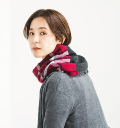 NECKABLE ウールスヌード　チェック　女性着用画像　ネックウォーマー