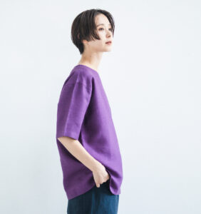 loosyT　紫色Tシャツ 着用画像