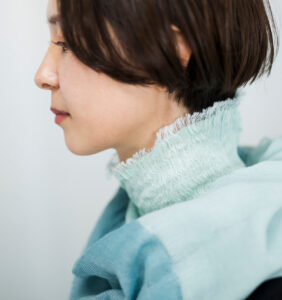 neckable long シルクコットンフレアスヌード　ミントグリーン　着用画像