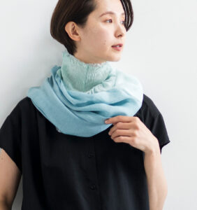 neckable long シルクコットンフレアスヌード　ミントグリーン　着用画像
