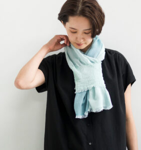 neckable long シルクコットンフレアスヌード　ミントグリーン　着用画像