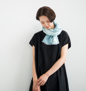 neckable long シルクコットンフレアスヌード　ミントグリーン　着用画像