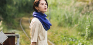 neckable long シルクコットンフレアスヌード　ブルー　着用画像