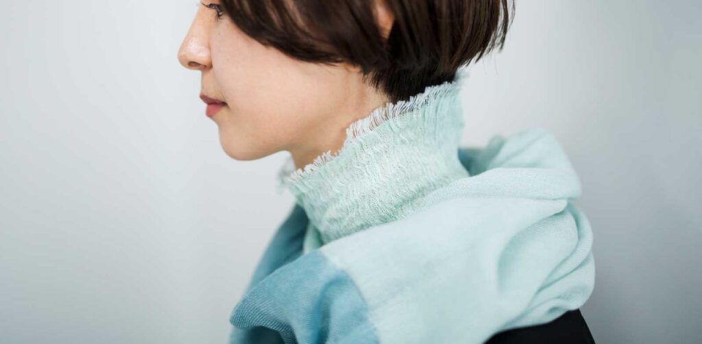 neckable long シルクコットンフレアスヌード　着用画像 