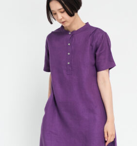 ワンピース　LOOSY：ONE　パープル　うつむき　女性着用画像　前面画像