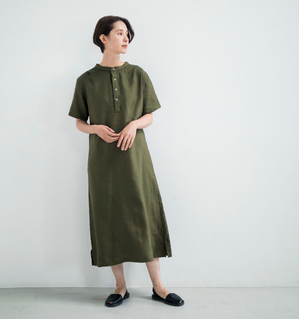 ワンピース　LOOSY：ONE　オリーブ　女性着用画像　前面全身