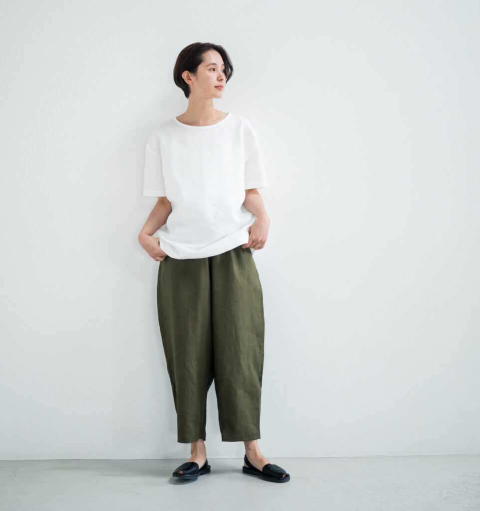 LOOSY:T2 リネン100％Tシャツ　オフホワイト　着用画像
