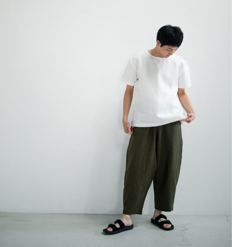 LOOSY:T2 リネン100％Tシャツ　オフホワイト　着用画像