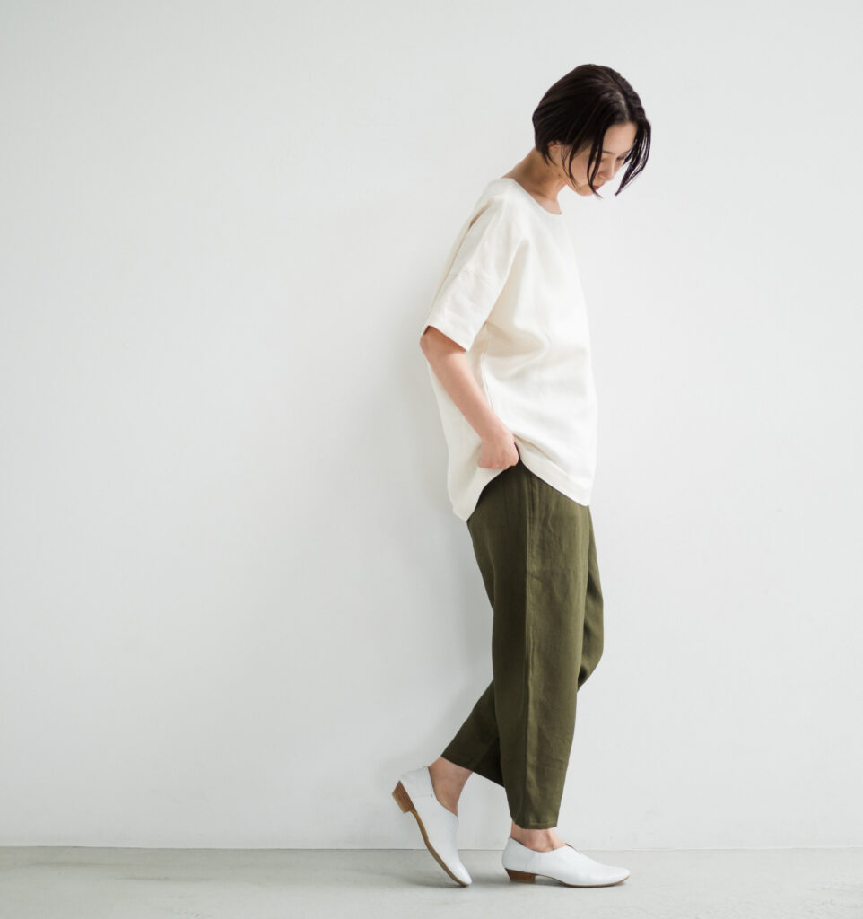 LOOSY:T2 リネン100％Tシャツ　エクリュホワイト　着用画像