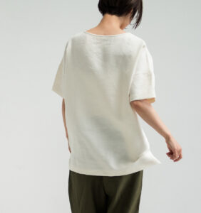 LOOSY:T2 リネン100％Tシャツ　エクリュホワイト　着用画像