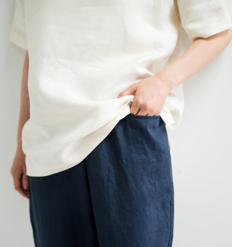 LOOSY:T2 リネン100％Tシャツ　エクリュホワイト　着用画像