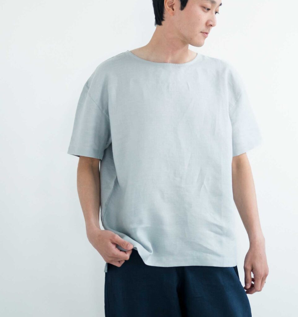 LOOSY:T2 リネン100％Tシャツ　ライトグレー着用画像