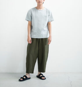 LOOSY:T2 リネン100％Tシャツ　ライトグレー　着用画像