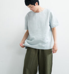 LOOSY:T2 リネン100％Tシャツ　ライトグレー　着用画像