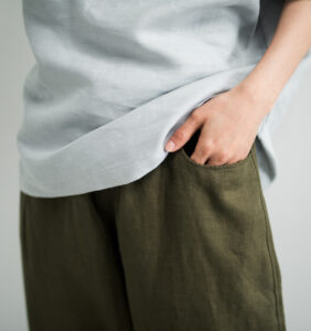 LOOSY:T2 リネン100％Tシャツ　ライトグレー　着用画像