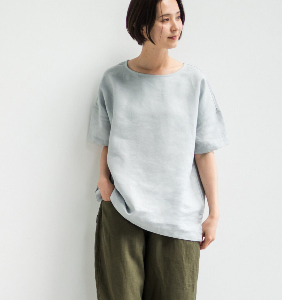 LOOSY:T2 リネン100％Tシャツ　ライトグレー　着用画像