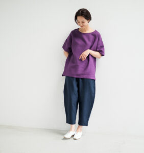 LOOSY:T2 リネン100％Tシャツ　パープル　着用画像