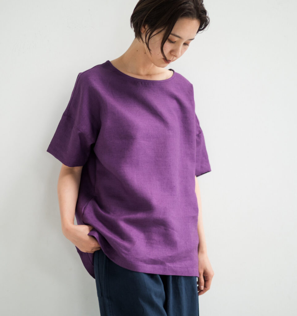 LOOSY:T2 リネン100％Tシャツ　パープル　着用画像