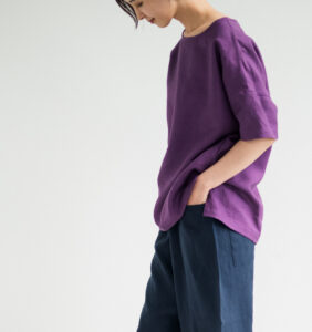 LOOSY:T2 リネン100％Tシャツ　パープル　着用画像