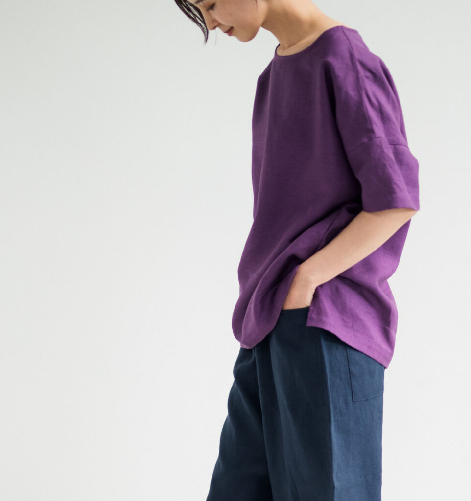 LOOSY:T2 リネン100％Tシャツ　パープル　着用画像