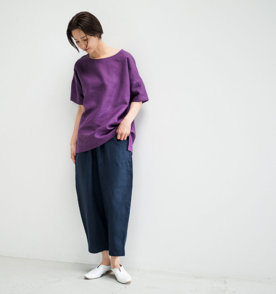 LOOSY:T2 リネン100％Tシャツ　パープル　着用画像