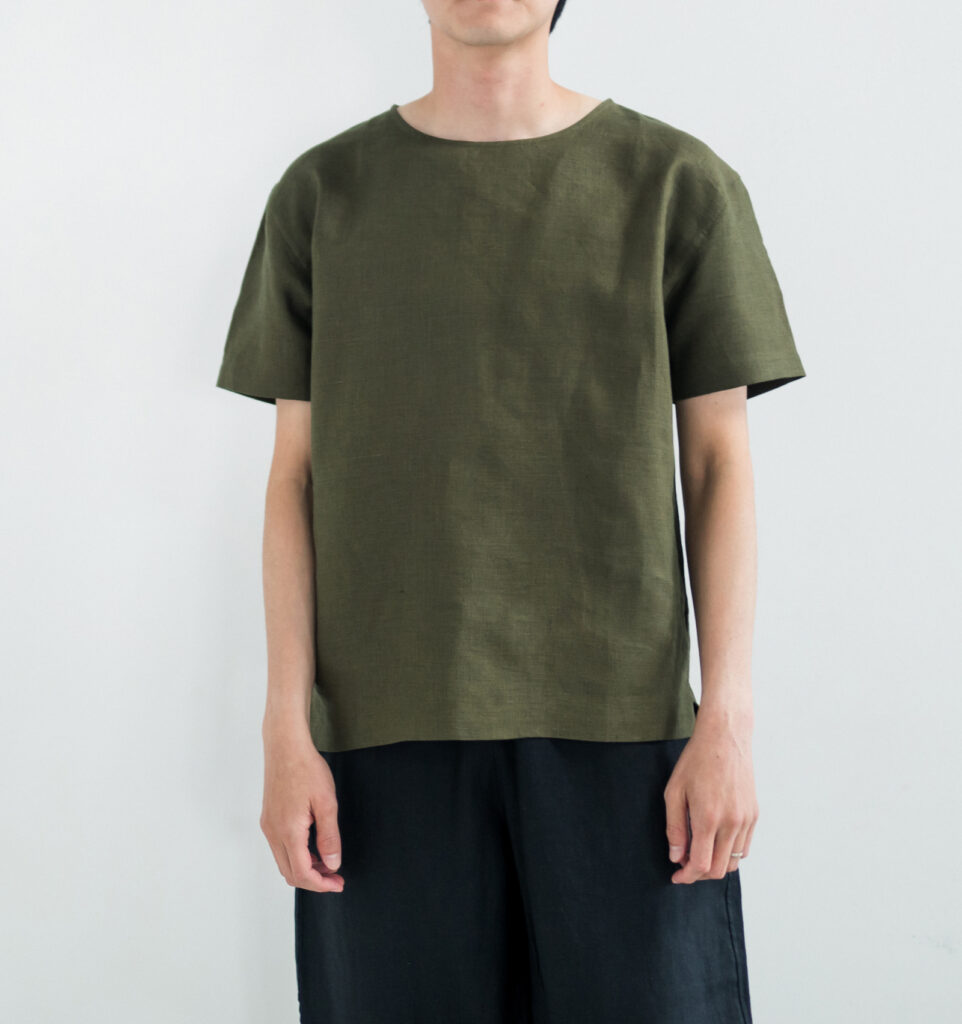 LOOSY:T2 リネン100％Tシャツ　オリーブカラー　着用画像