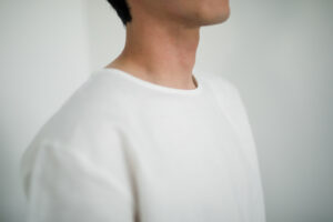 LOOSY:T2 リネン100％Tシャツ　オフホワイト　着用画像
