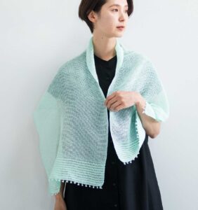 和紙＆オーガニックコットンショートマフラー　ミントカラー　着用画像