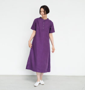 ワンピース　LOOSY：ONE　パープル　女性着用画像