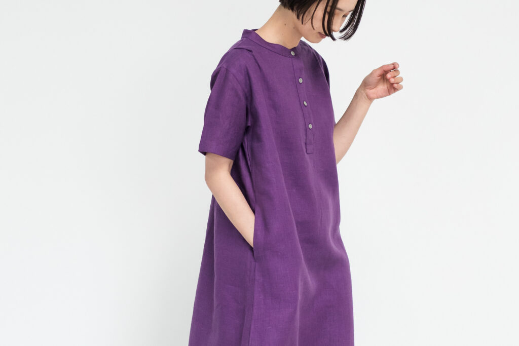 ワンピース　LOOSY：ONE　パープル　女性着用画像