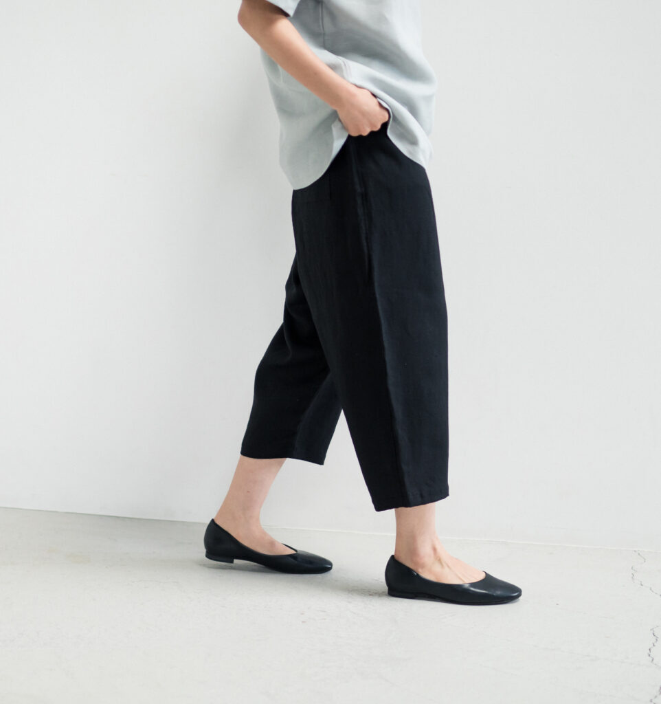 LOOSY:9 リネン100％パンツ着用画像　ブラックカラー