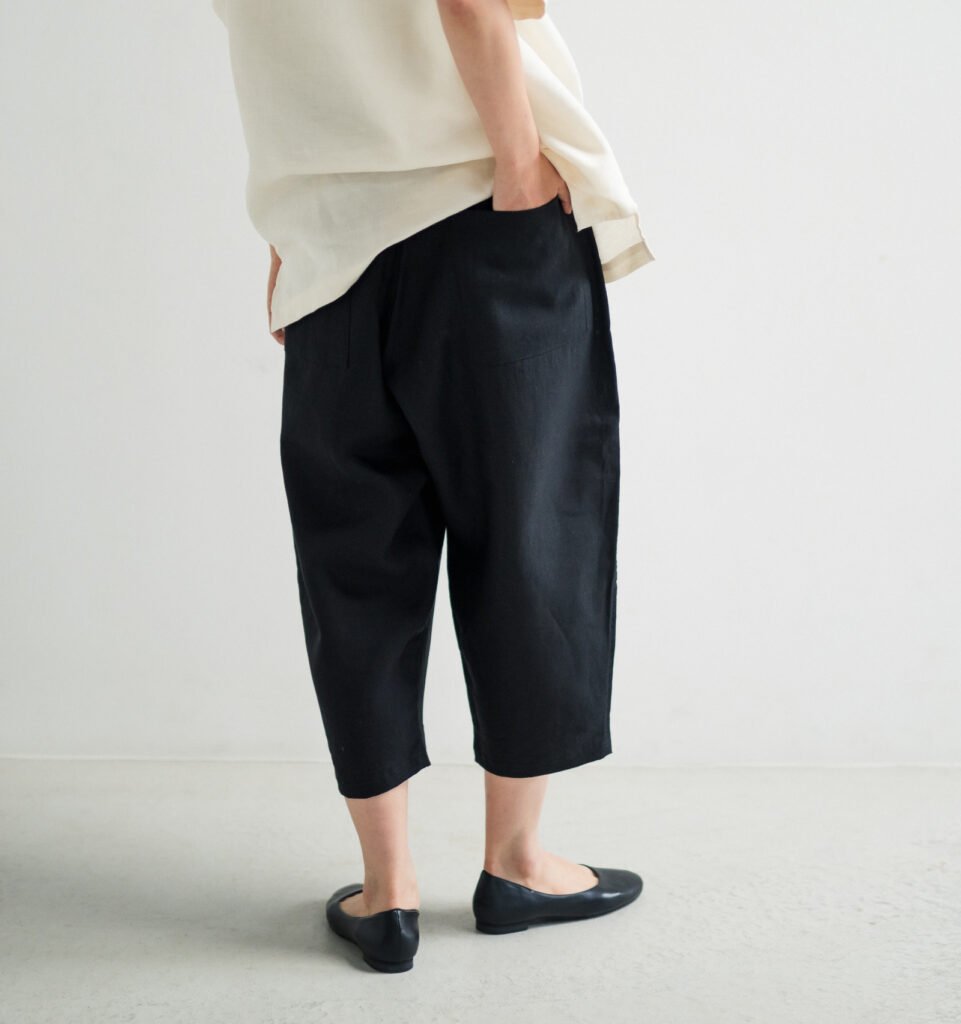 LOOSY:9 リネン100％パンツ着用画像　ブラックカラー