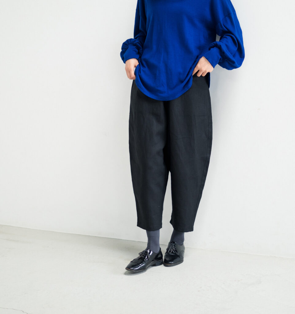 LOOSY:9 リネン100％パンツ着用画像　ブラックカラー