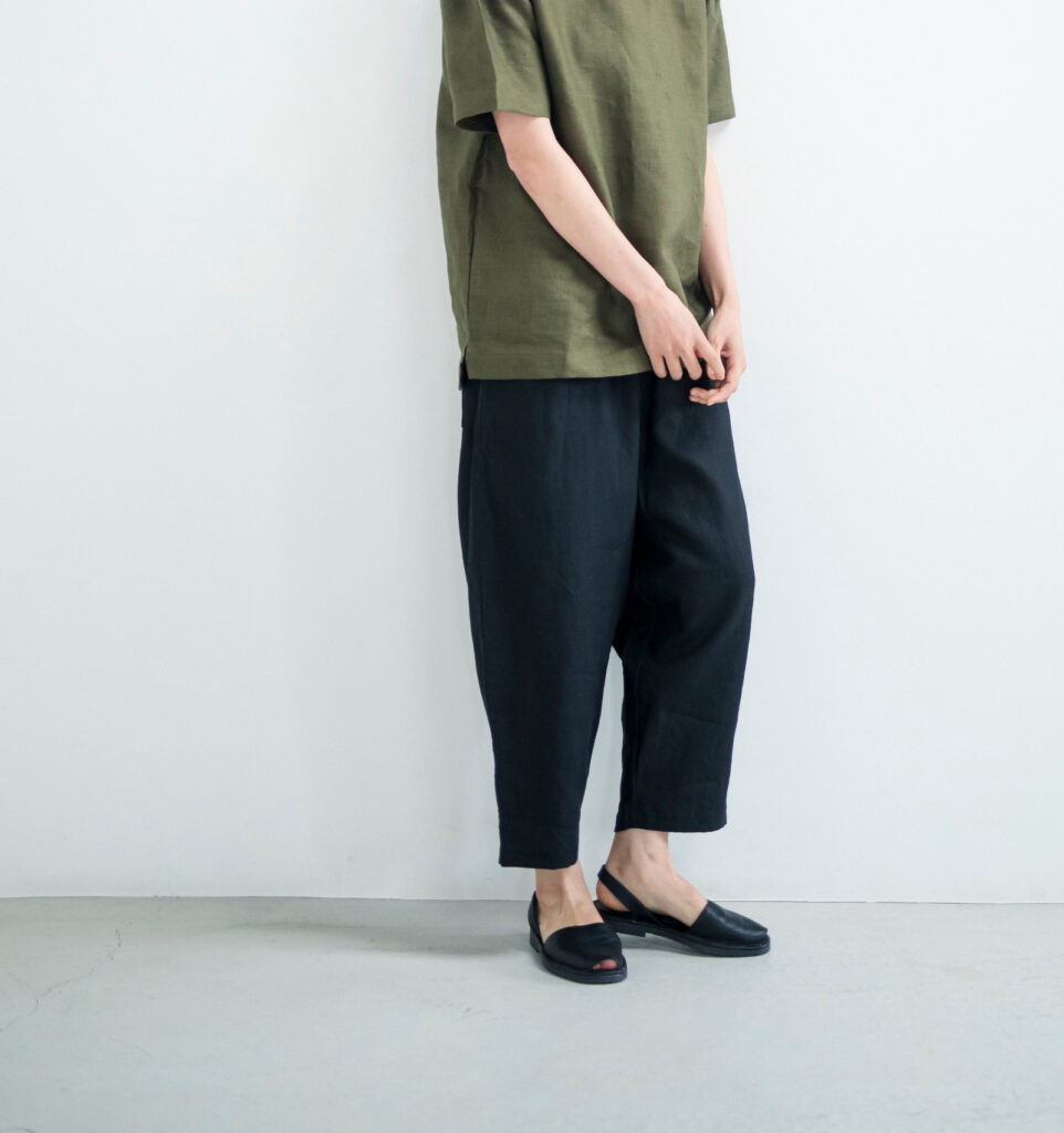 LOOSY:9 リネン100％パンツ着用画像　ブラックカラー