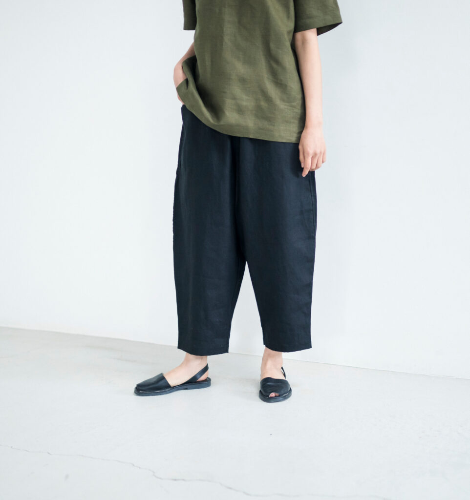 LOOSY:9 リネン100％パンツ着用画像　ブラックカラー