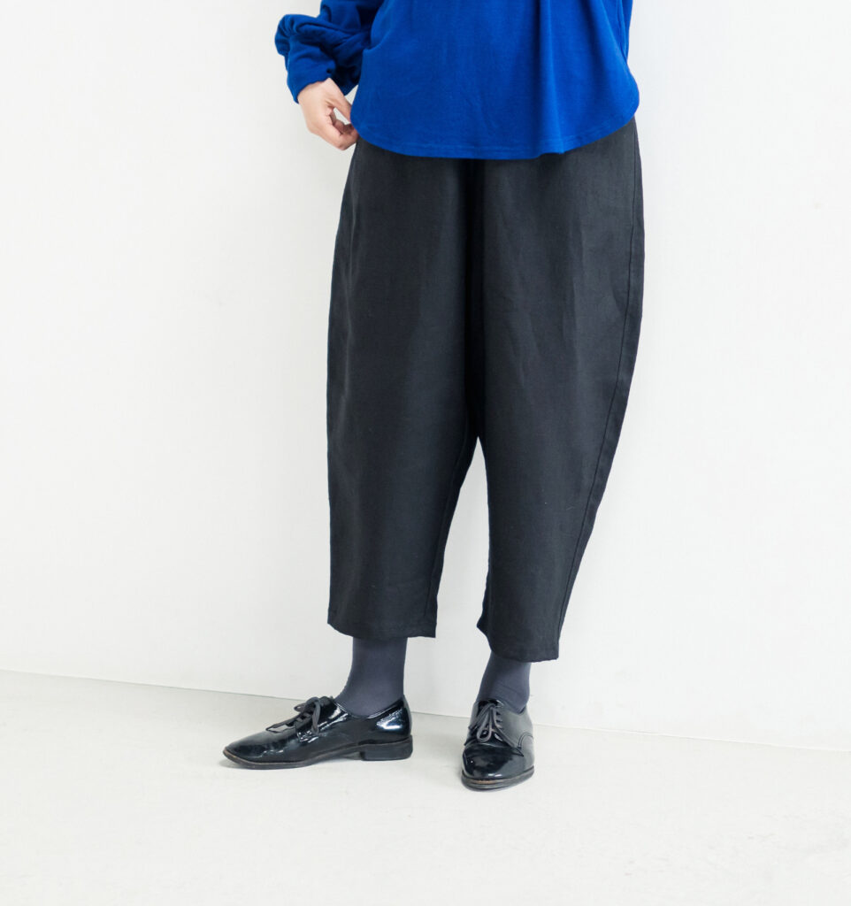 LOOSY:9 リネン100％パンツ着用画像　ブラックカラー