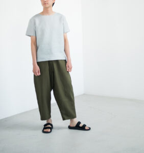 LOOSY:9 リネン100％パンツ着用画像　オリーブカラー