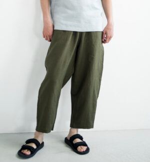 LOOSY:9 リネン100％パンツ着用画像　オリーブカラー