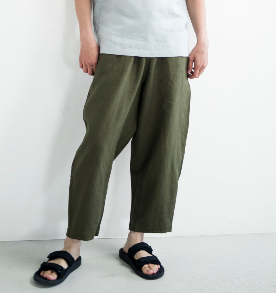 LOOSY:9 リネン100％パンツ着用画像　オリーブカラー