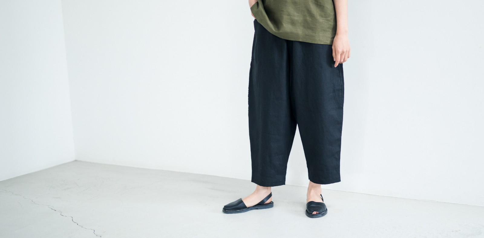 LOOSY:9 リネン100%パンツ着用画像