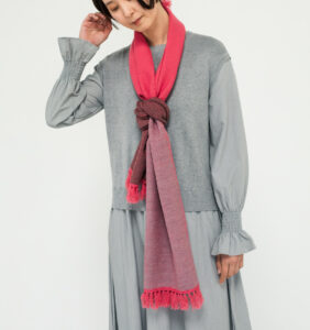 WAKKA　ウールイージーマフラー　ローズ　着用画像