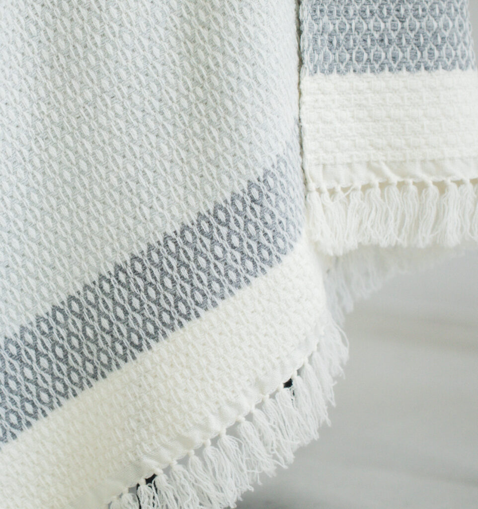 ウールブランケットショール　グラスパターン　KAWARIシリーズ　着用画像