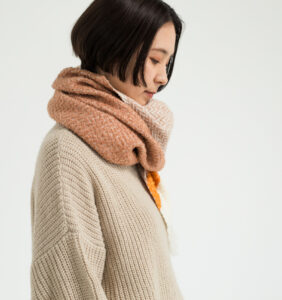 ウールコットンブランケットショール　ヘリンボーン　LOOPシリーズ　着用画像